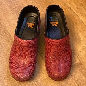 Dansko XP Women’s Clog